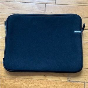 🐝 Incase Laptop Sleeve